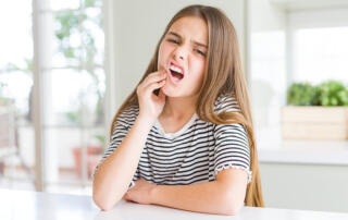 young girl with tooth pain going to floss boss for an emergency dental visit